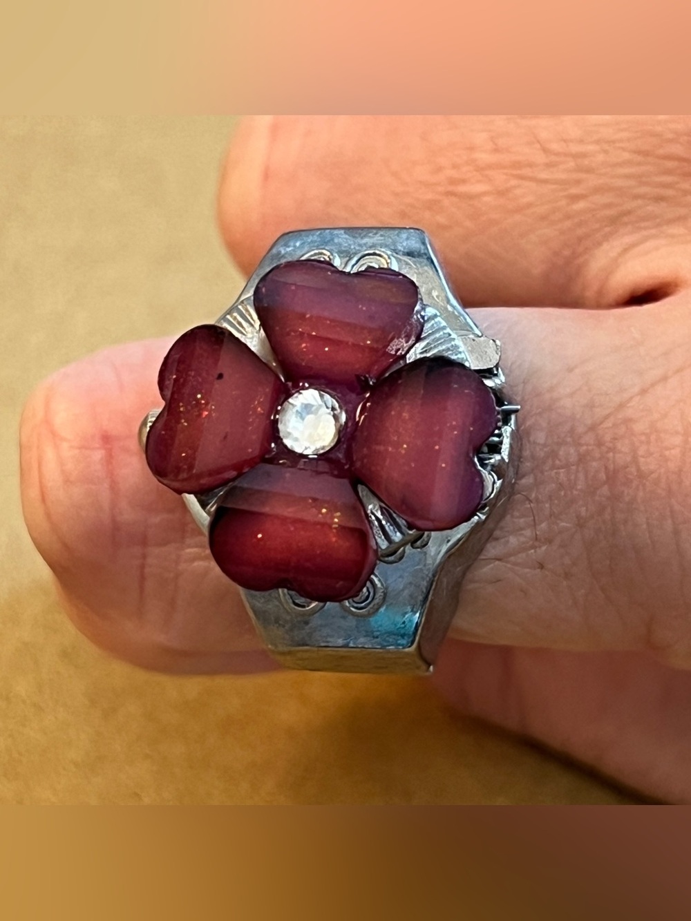 Bozhi Quartz Flower Ring- Hidden Watch